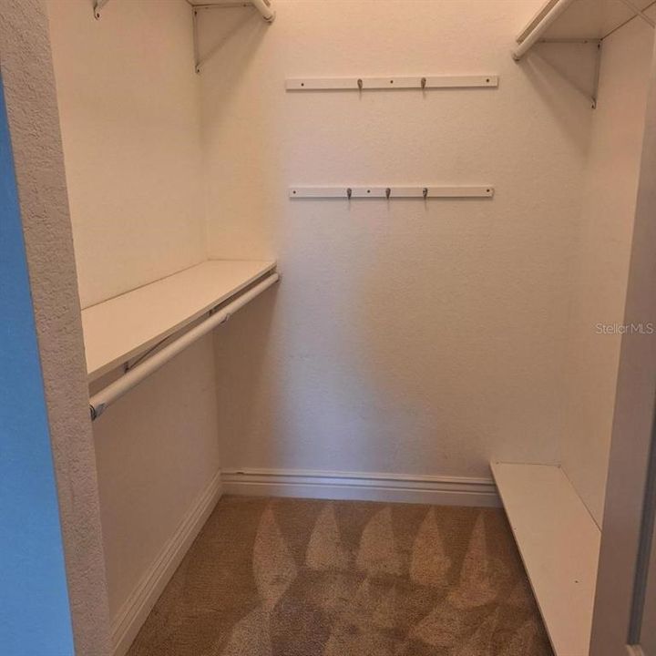 For Rent: $1,800 (1 beds, 1 baths, 890 Square Feet)