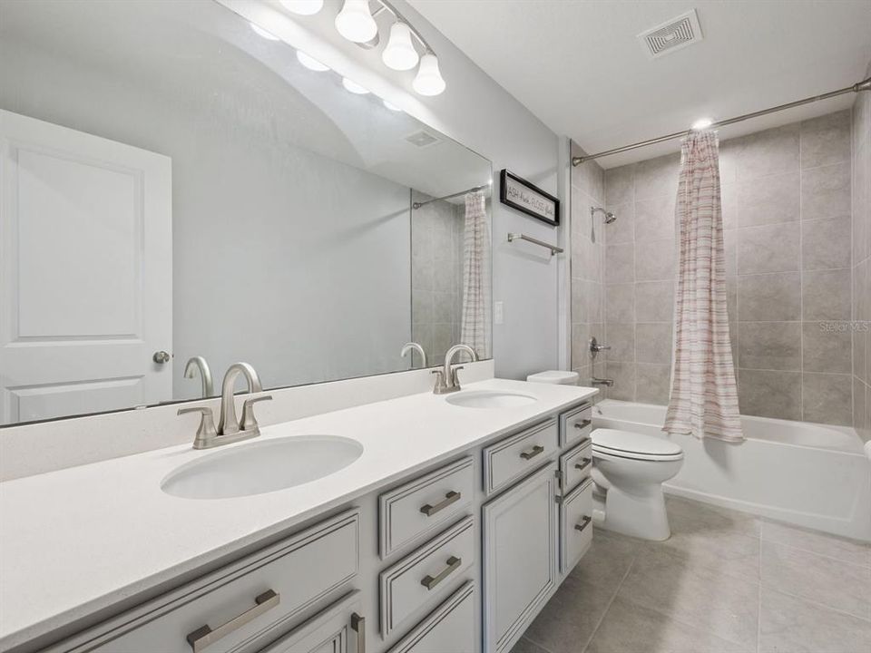 For Sale: $519,000 (5 beds, 4 baths, 2978 Square Feet)