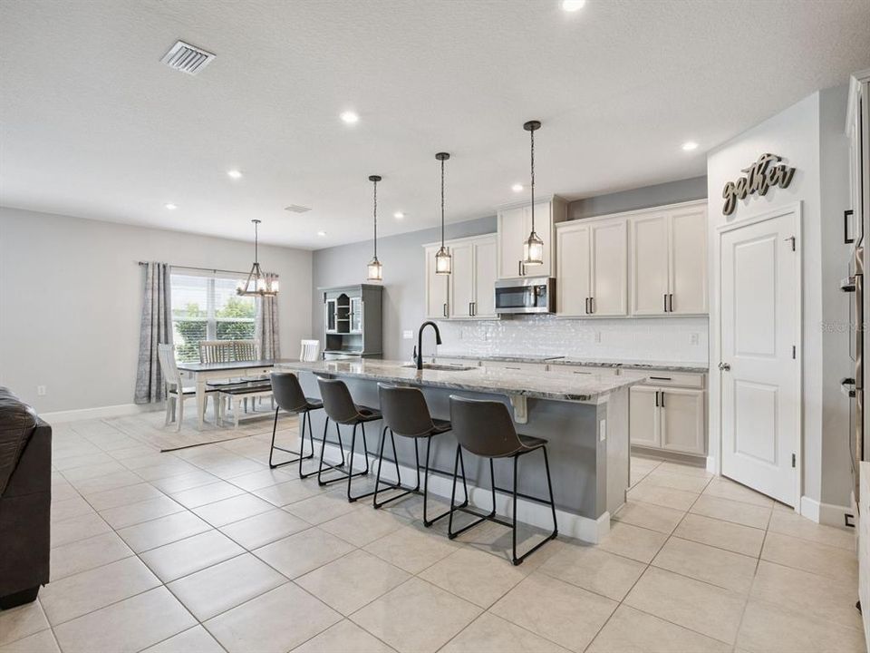 For Sale: $519,000 (5 beds, 4 baths, 2978 Square Feet)