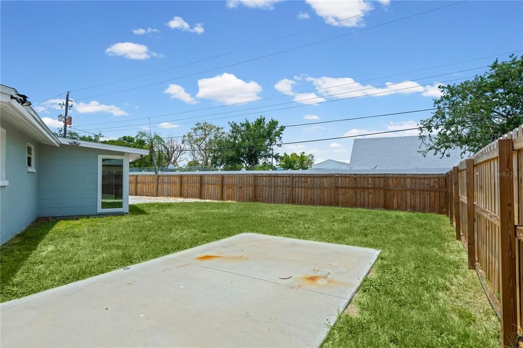 На продажу: $289,000 (2 спален, 1 ванн, 874 Квадратных фут)