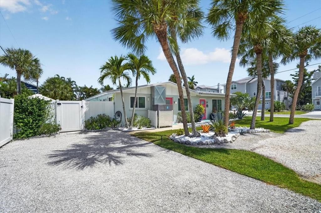 For Sale: $1,995,000 (4 beds, 0 baths, 2284 Square Feet)