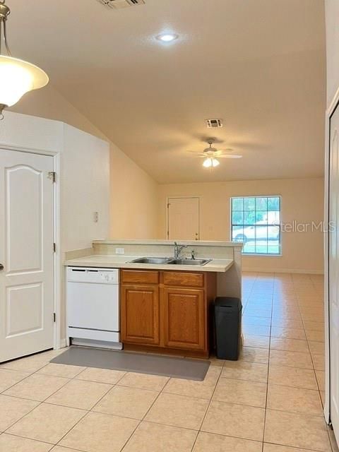 For Rent: $1,850 (3 beds, 2 baths, 1218 Square Feet)