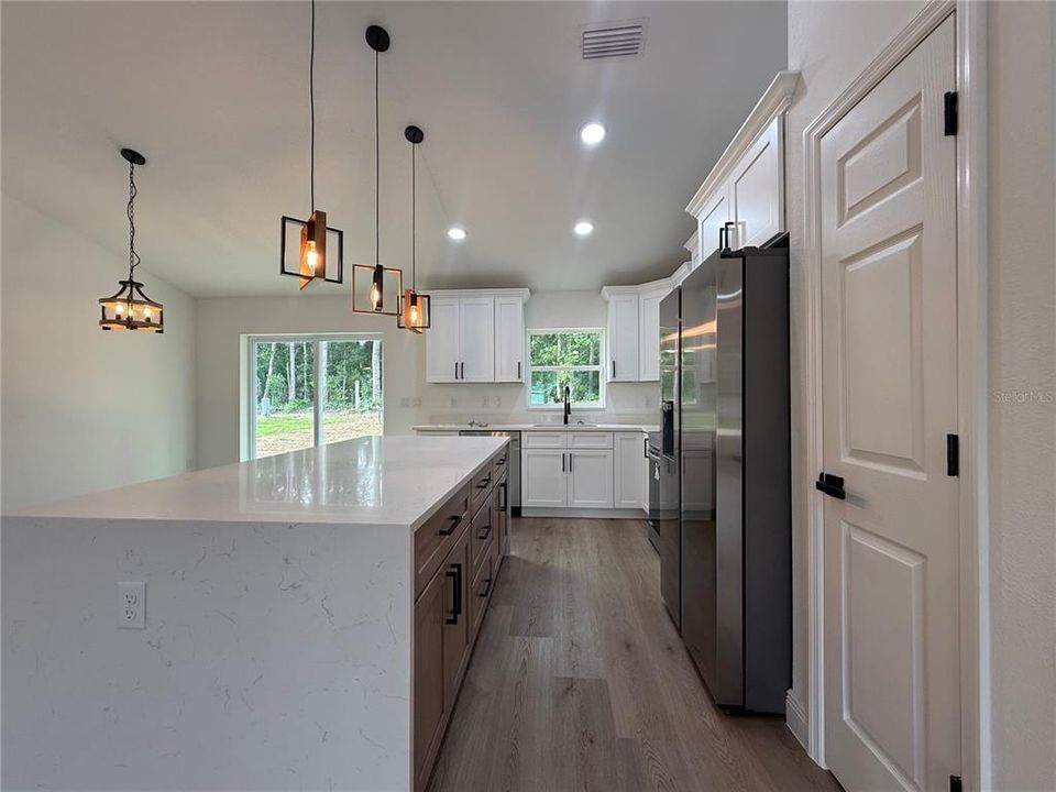 For Sale: $279,000 (3 beds, 2 baths, 1402 Square Feet)