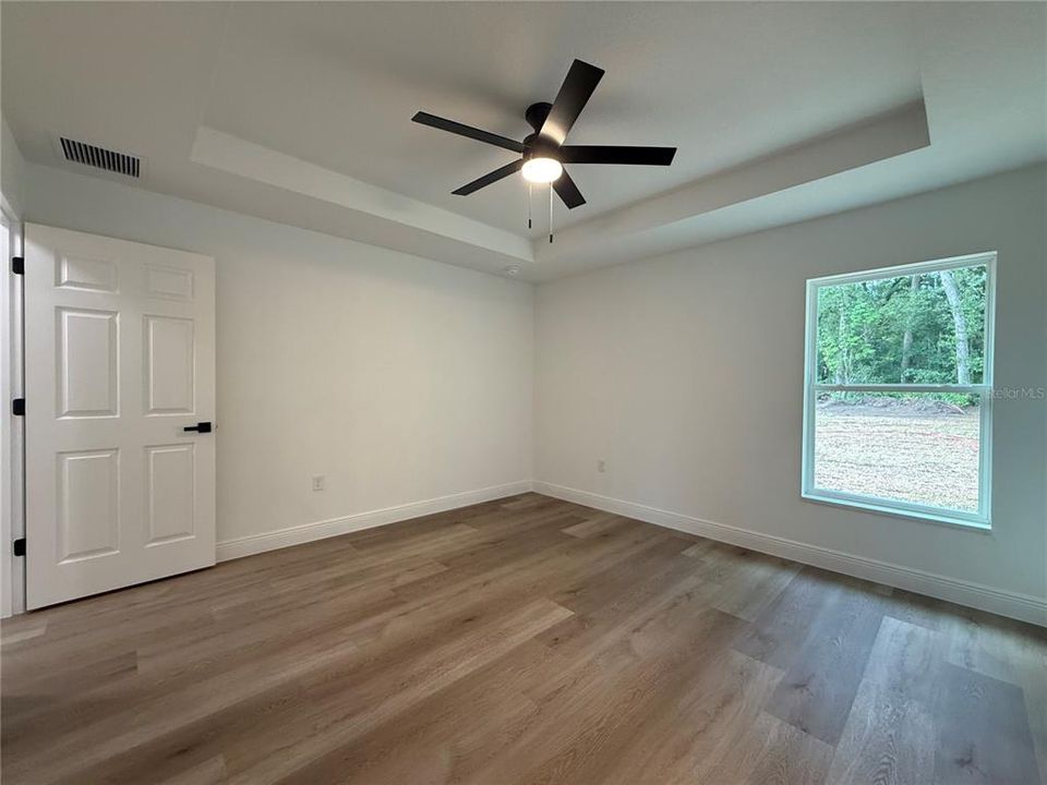 For Sale: $279,000 (3 beds, 2 baths, 1402 Square Feet)