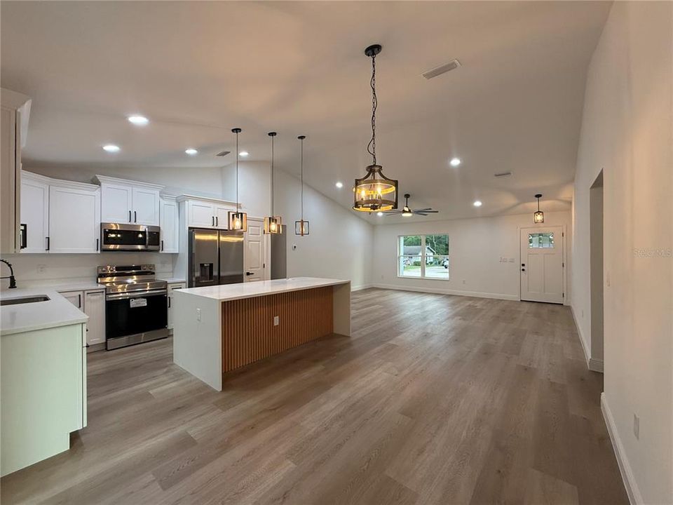 For Sale: $279,000 (3 beds, 2 baths, 1402 Square Feet)