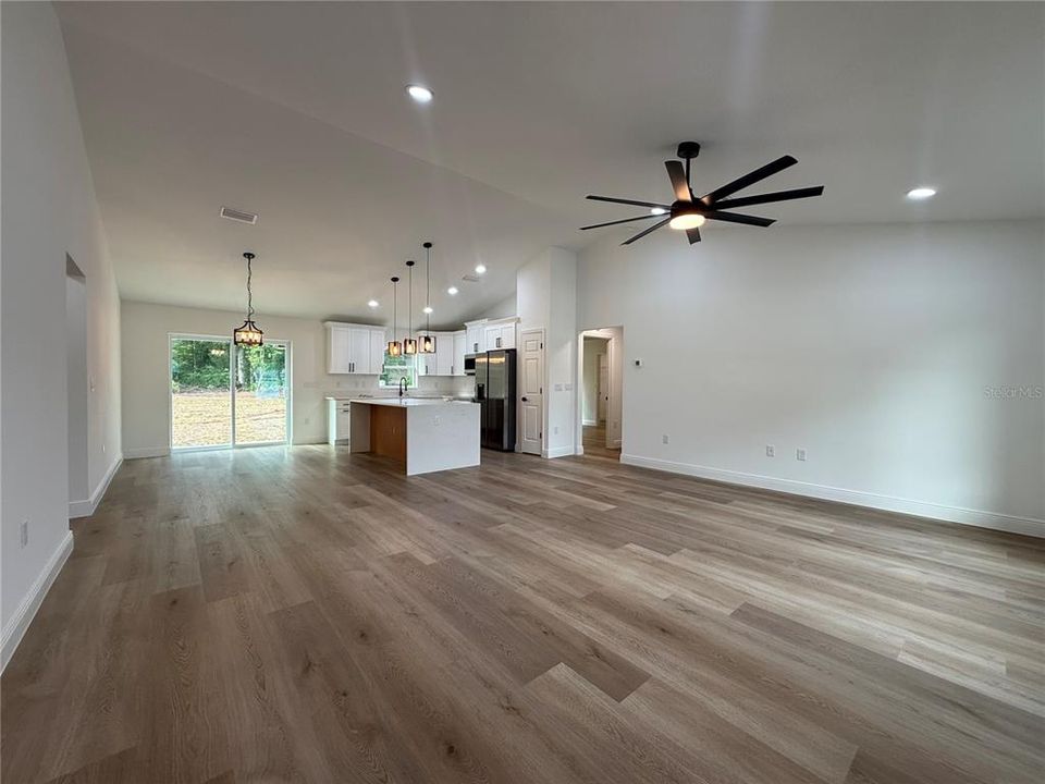 For Sale: $279,000 (3 beds, 2 baths, 1402 Square Feet)