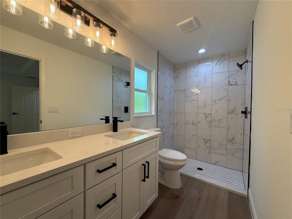For Sale: $279,000 (3 beds, 2 baths, 1402 Square Feet)