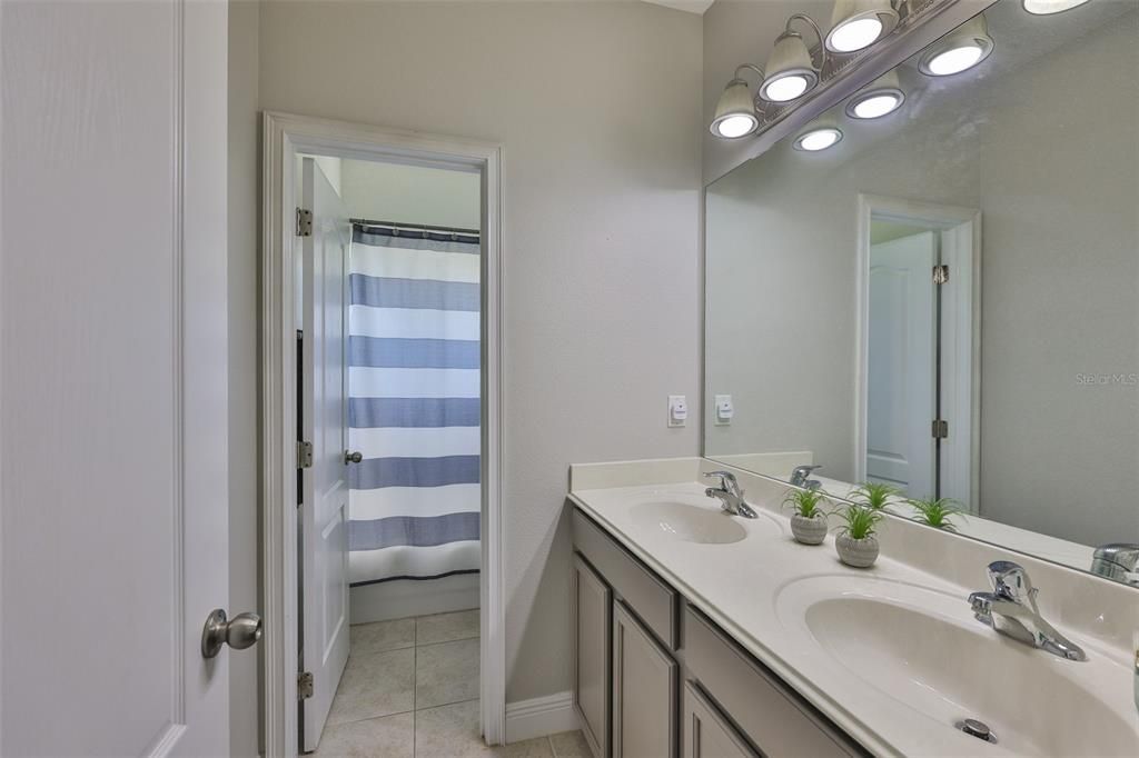 En Venta: $524,990 (4 camas, 2 baños, 2733 Pies cuadrados)