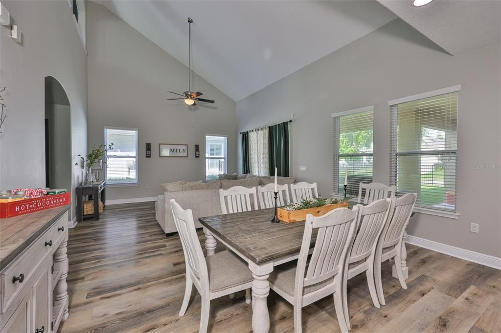 En Venta: $524,990 (4 camas, 2 baños, 2733 Pies cuadrados)