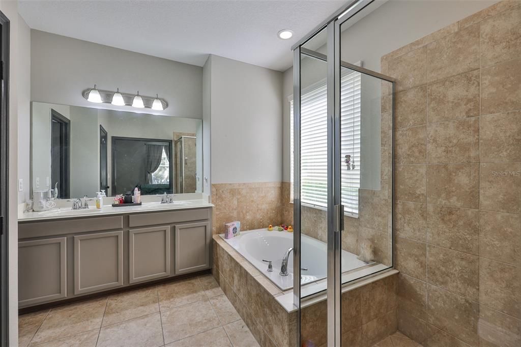 En Venta: $524,990 (4 camas, 2 baños, 2733 Pies cuadrados)