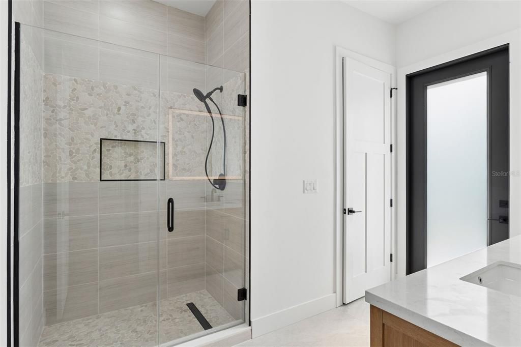 En Venta: $1,249,000 (6 camas, 4 baños, 3536 Pies cuadrados)