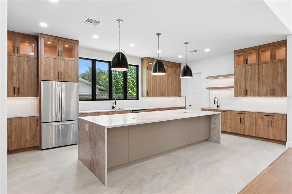En Venta: $1,249,000 (6 camas, 4 baños, 3536 Pies cuadrados)