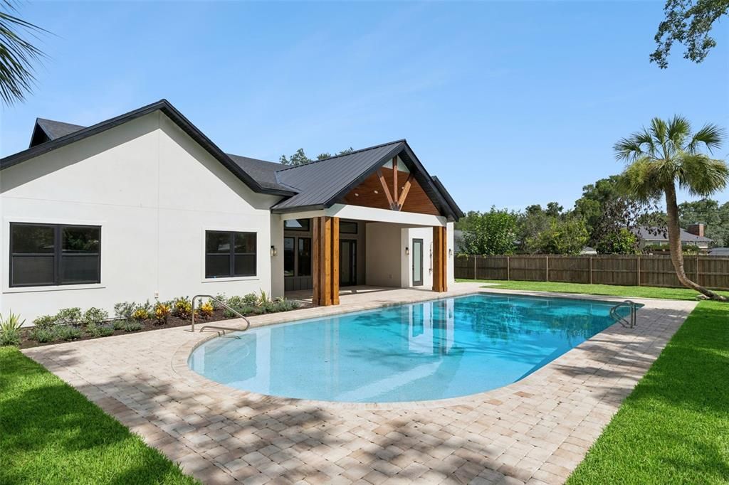 En Venta: $1,249,000 (6 camas, 4 baños, 3536 Pies cuadrados)