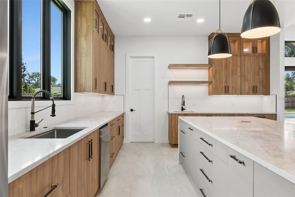 En Venta: $1,249,000 (6 camas, 4 baños, 3536 Pies cuadrados)