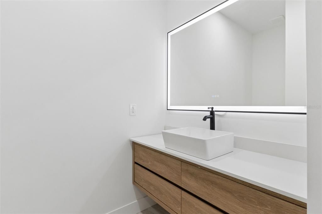 En Venta: $1,249,000 (6 camas, 4 baños, 3536 Pies cuadrados)