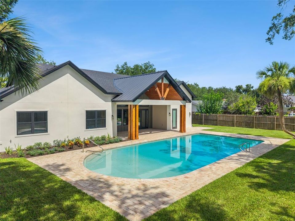 En Venta: $1,249,000 (6 camas, 4 baños, 3536 Pies cuadrados)