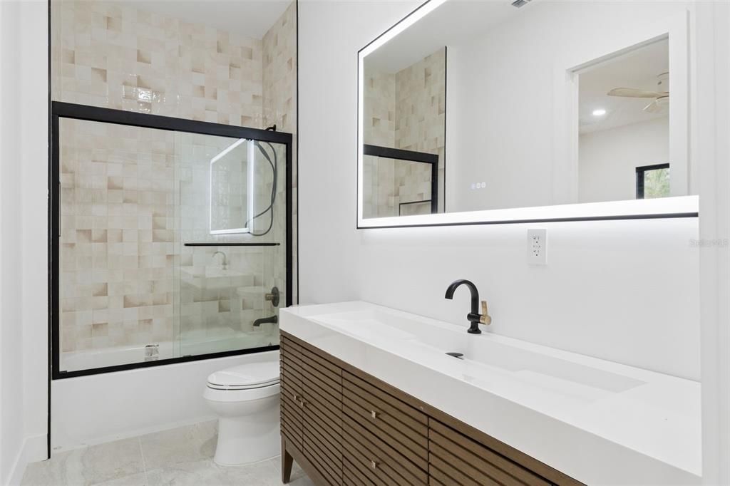 En Venta: $1,249,000 (6 camas, 4 baños, 3536 Pies cuadrados)