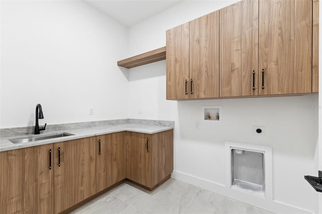 En Venta: $1,249,000 (6 camas, 4 baños, 3536 Pies cuadrados)