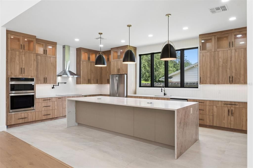 En Venta: $1,249,000 (6 camas, 4 baños, 3536 Pies cuadrados)