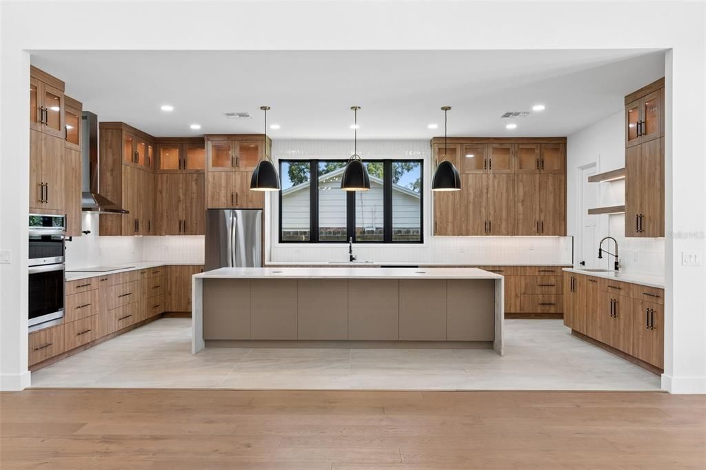 En Venta: $1,249,000 (6 camas, 4 baños, 3536 Pies cuadrados)