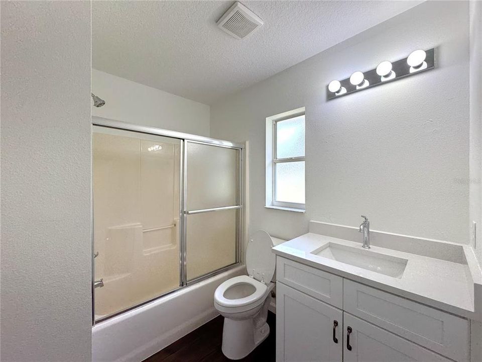 For Rent: $1,600 (3 beds, 2 baths, 1296 Square Feet)