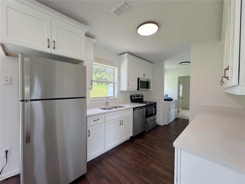 For Rent: $1,600 (3 beds, 2 baths, 1296 Square Feet)