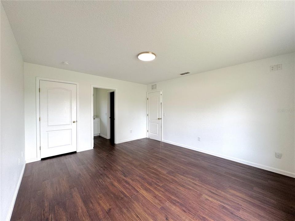 For Rent: $1,600 (3 beds, 2 baths, 1296 Square Feet)