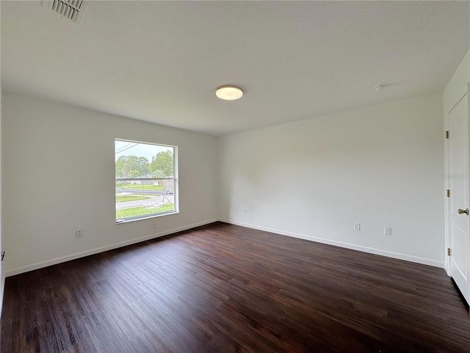 For Rent: $1,600 (3 beds, 2 baths, 1296 Square Feet)