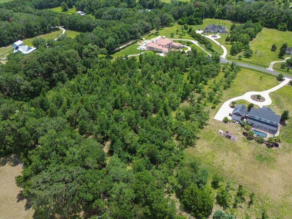 На продажу: $600,000 (5.01 acres)