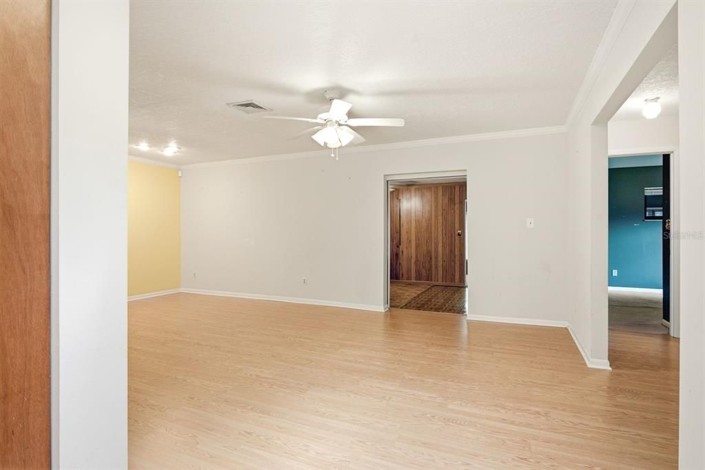 Под контрактом: $279,999 (4 спален, 2 ванн, 1648 Квадратных фут)