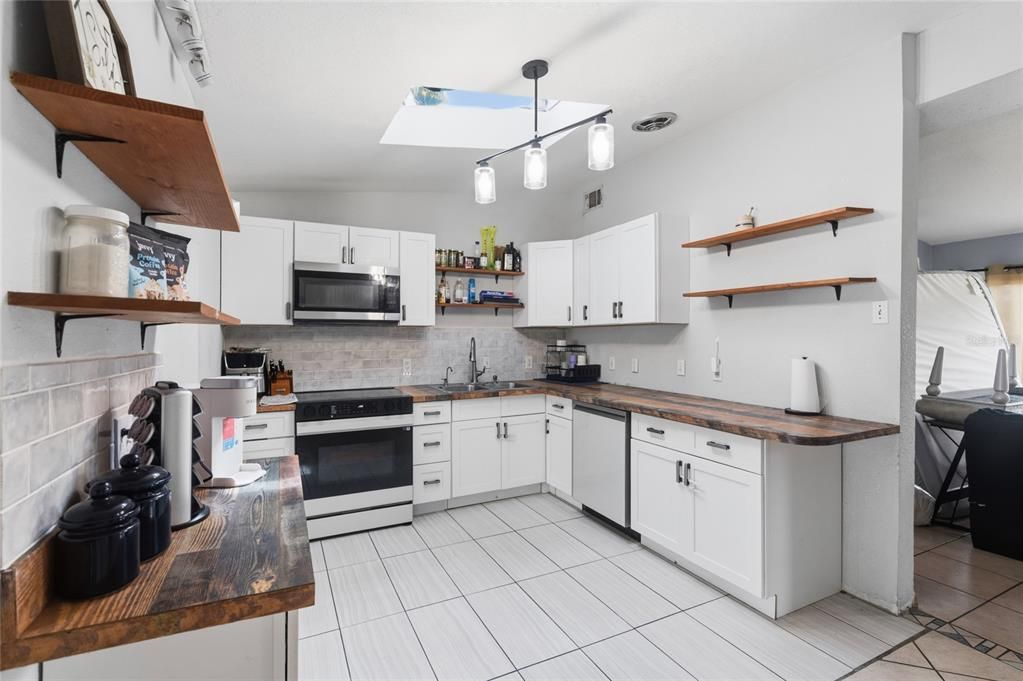 For Sale: $535,000 (5 beds, 3 baths, 2380 Square Feet)