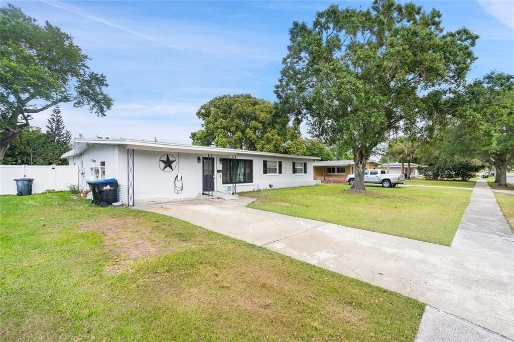 For Sale: $535,000 (5 beds, 3 baths, 2380 Square Feet)