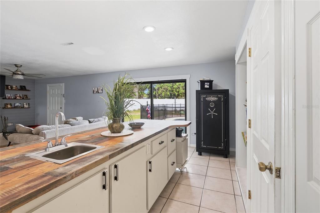 For Sale: $535,000 (5 beds, 3 baths, 2380 Square Feet)