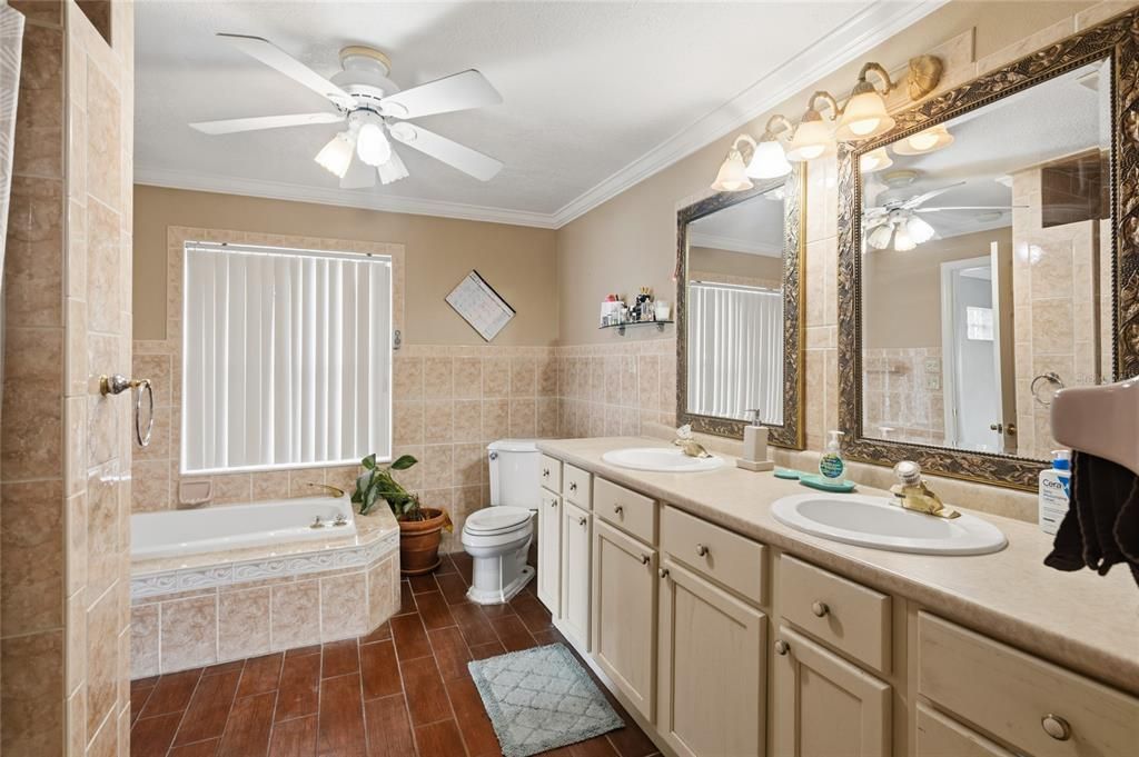 For Sale: $535,000 (5 beds, 3 baths, 2380 Square Feet)