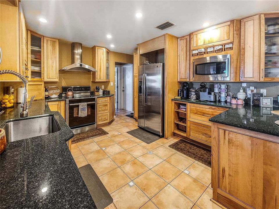 For Sale: $449,000 (3 beds, 2 baths, 1698 Square Feet)