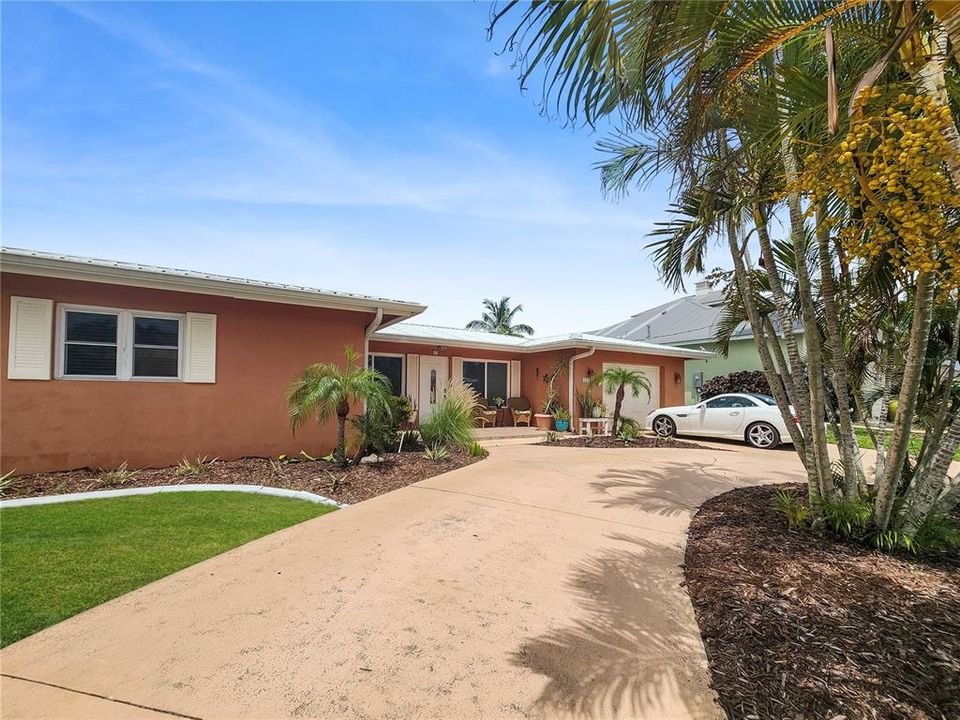 For Sale: $449,000 (3 beds, 2 baths, 1698 Square Feet)