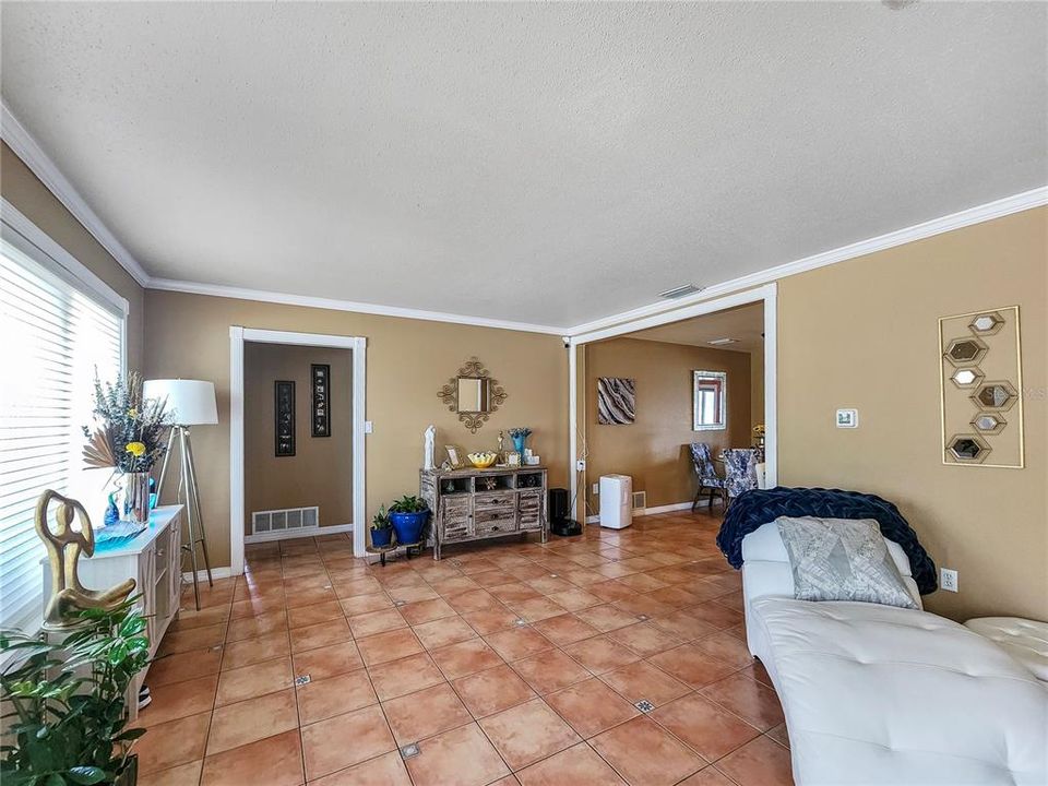 For Sale: $449,000 (3 beds, 2 baths, 1698 Square Feet)
