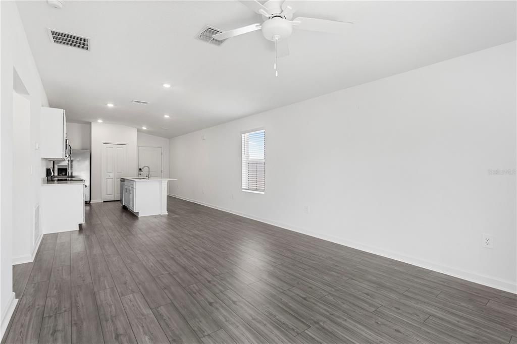 В аренду: $1,800 (3 спален, 2 ванн, 1264 Квадратных фут)