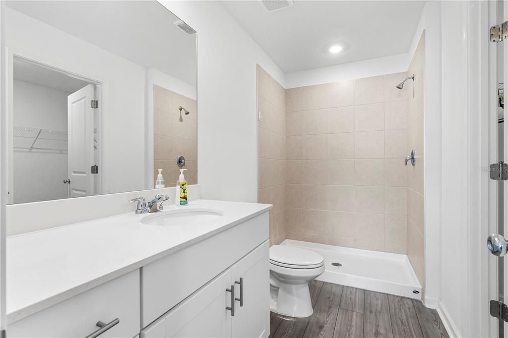 В аренду: $1,800 (3 спален, 2 ванн, 1264 Квадратных фут)