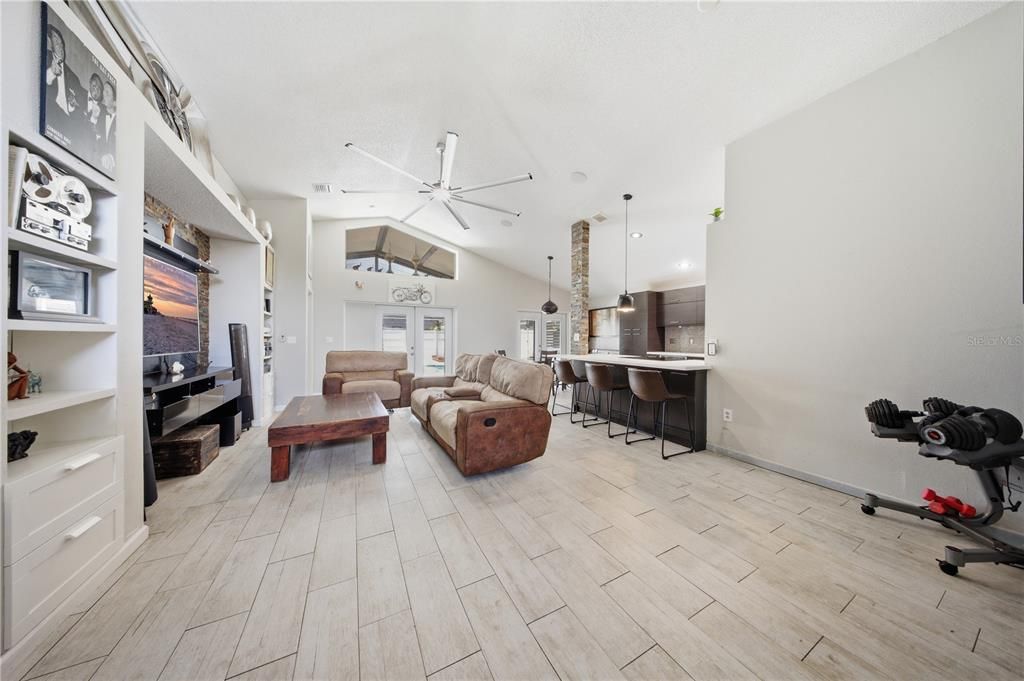 En Venta: $385,000 (3 camas, 2 baños, 1426 Pies cuadrados)