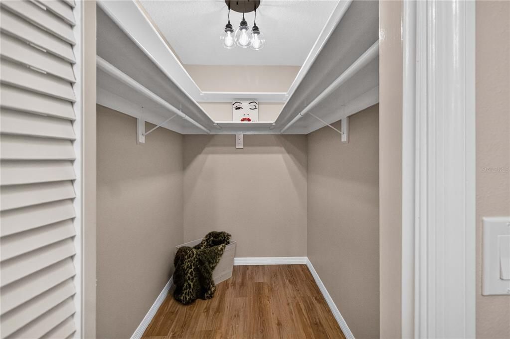 Activo con contrato: $584,000 (4 camas, 2 baños, 2192 Pies cuadrados)
