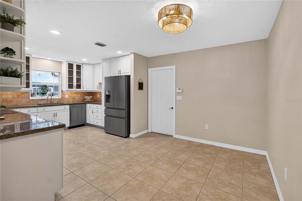 Activo con contrato: $584,000 (4 camas, 2 baños, 2192 Pies cuadrados)