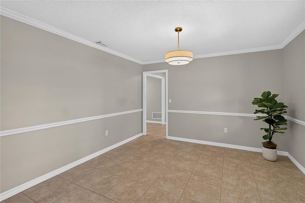 Activo con contrato: $584,000 (4 camas, 2 baños, 2192 Pies cuadrados)