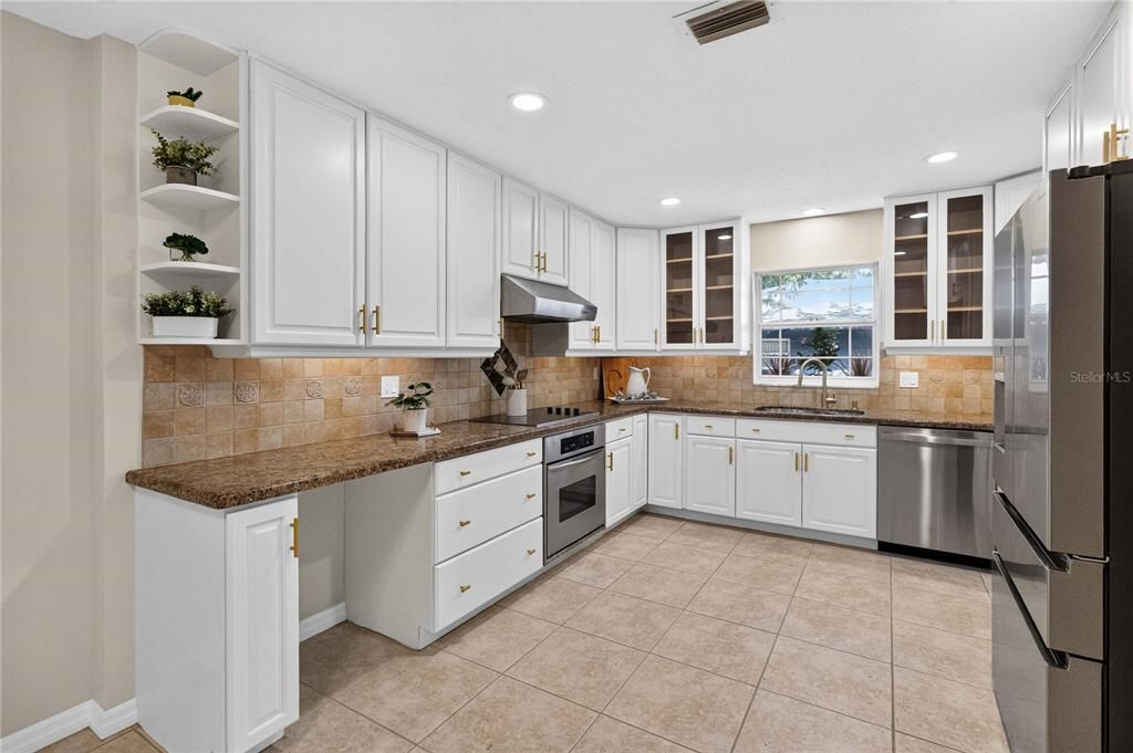 Activo con contrato: $584,000 (4 camas, 2 baños, 2192 Pies cuadrados)