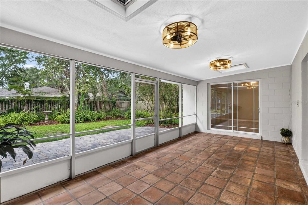 Activo con contrato: $584,000 (4 camas, 2 baños, 2192 Pies cuadrados)