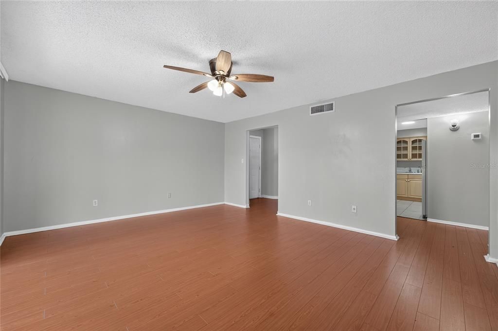 В аренду: $1,850 (3 спален, 2 ванн, 1416 Квадратных фут)