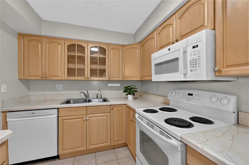 В аренду: $1,850 (3 спален, 2 ванн, 1416 Квадратных фут)