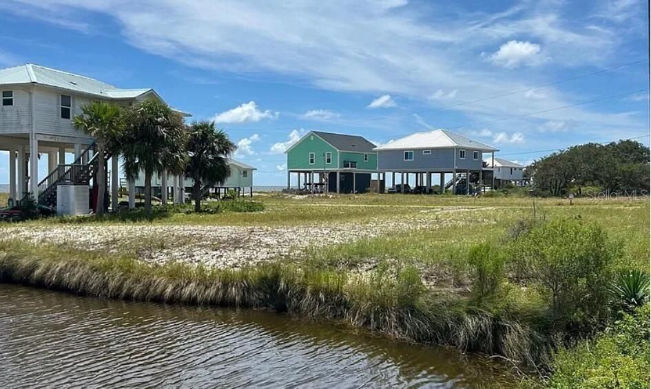 На продажу: $97,000 (0.16 acres)