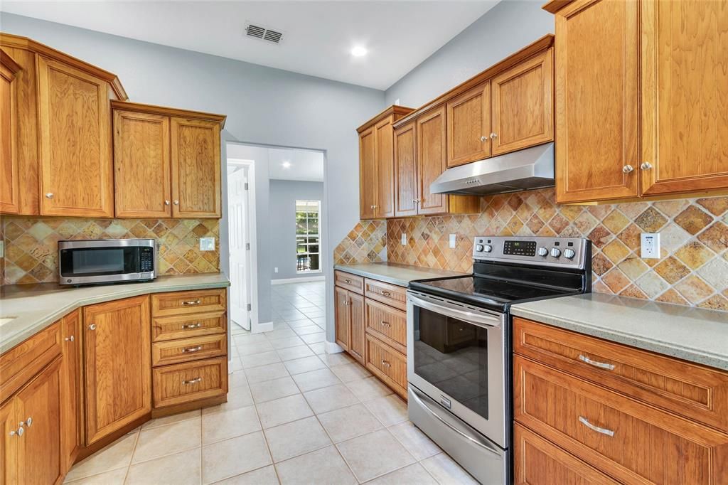 For Sale: $379,900 (3 beds, 2 baths, 1716 Square Feet)
