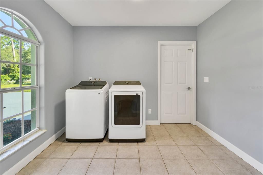 For Sale: $379,900 (3 beds, 2 baths, 1716 Square Feet)